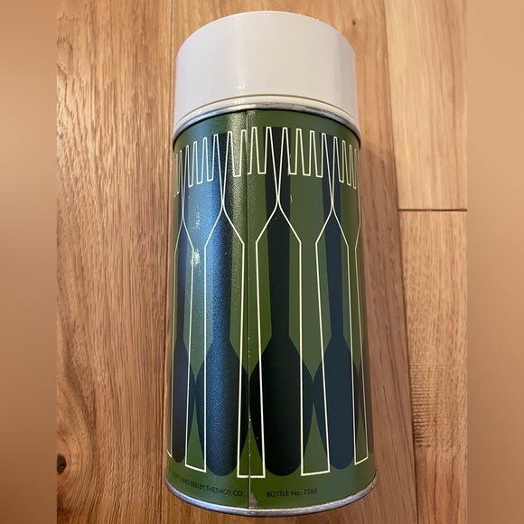 1971 Vintage Thermos, Pint size, Geometric Holiday Print: Fork and Spoon - Picture 2 of 5